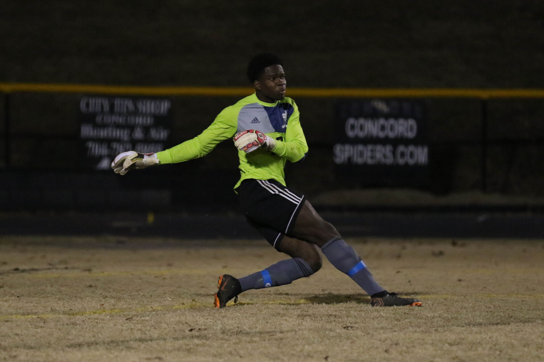 Emmanuel Konneh makes a play.